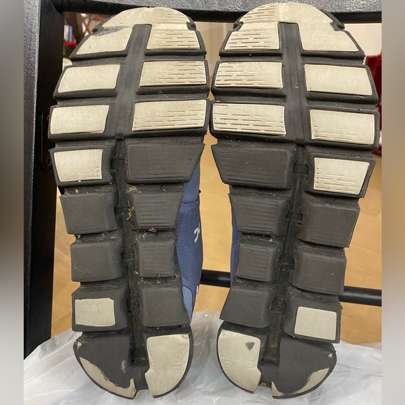 On Cloud Sneakers Running Waterproof shoes with the box Laces Not Included Gift - Picture 10 of 10